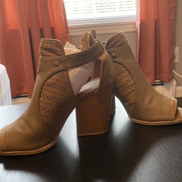 Open toe / peep toe booties - Picture 4 of 9